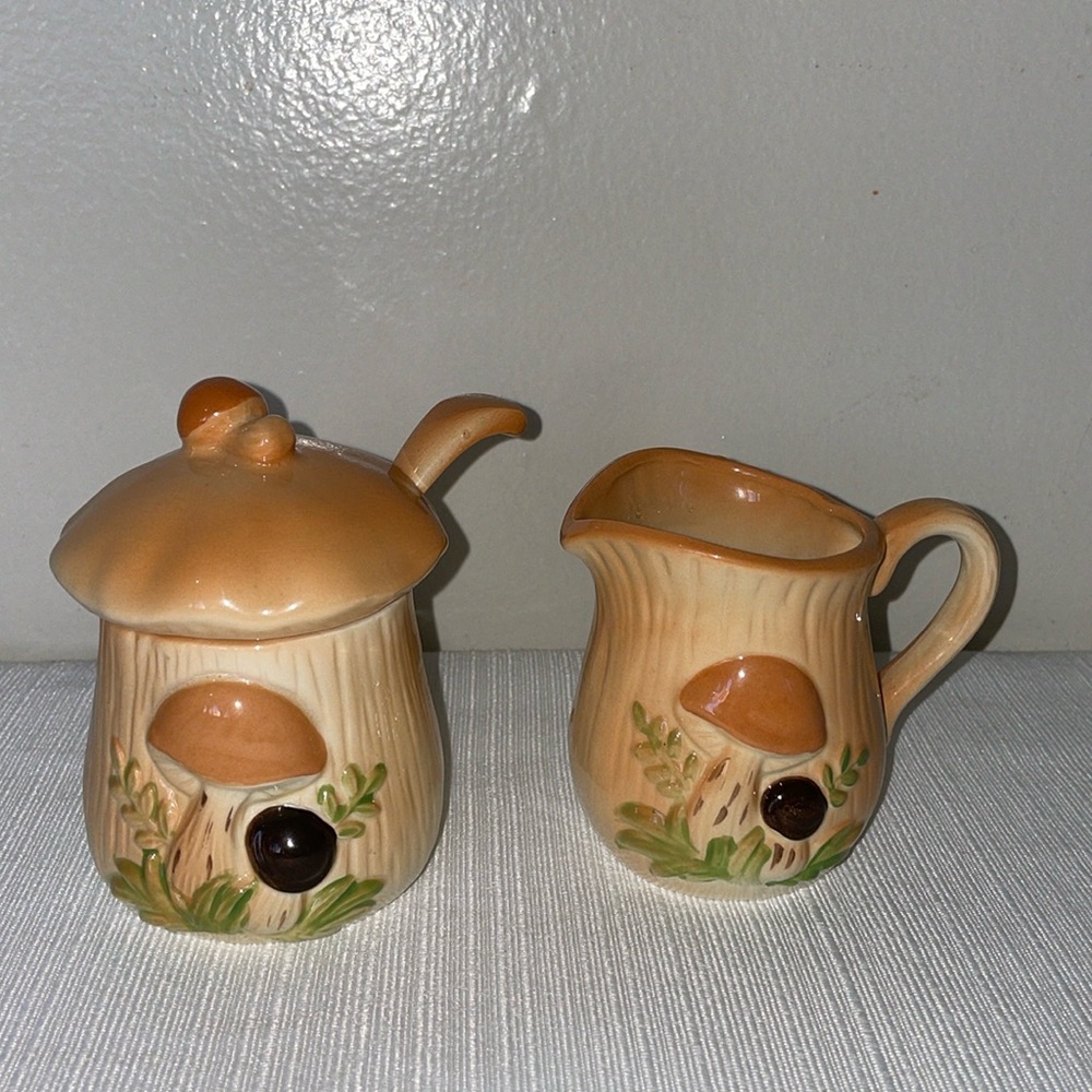 Mushrooms Sugar and Creamer